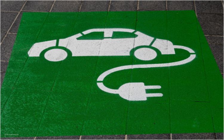 Blog - 4 key aspects to consider when electrifying your fleet 4 key aspects to consider when electrifying your fleet - Frotcom