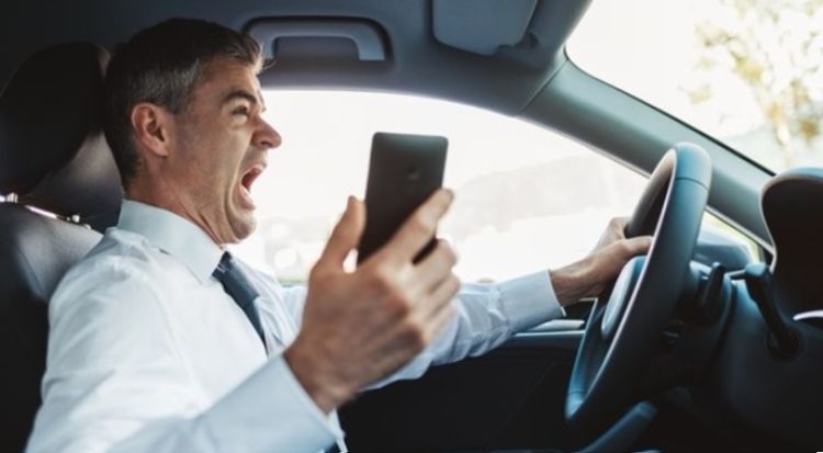 Blog - Crash risk doubles when using a cellphone while driving Crash risk doubles when using a cellphone while driving